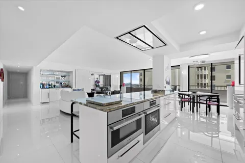 5280 Ocean Drive #10C