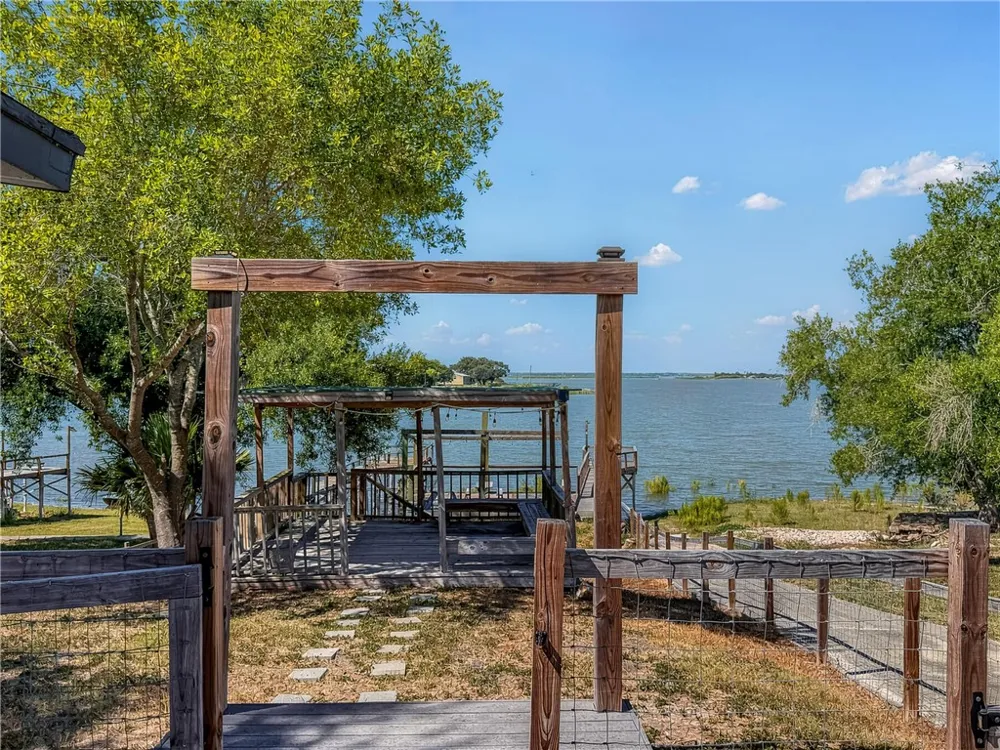 196 E Lake View Trail Sandia, TX 78383