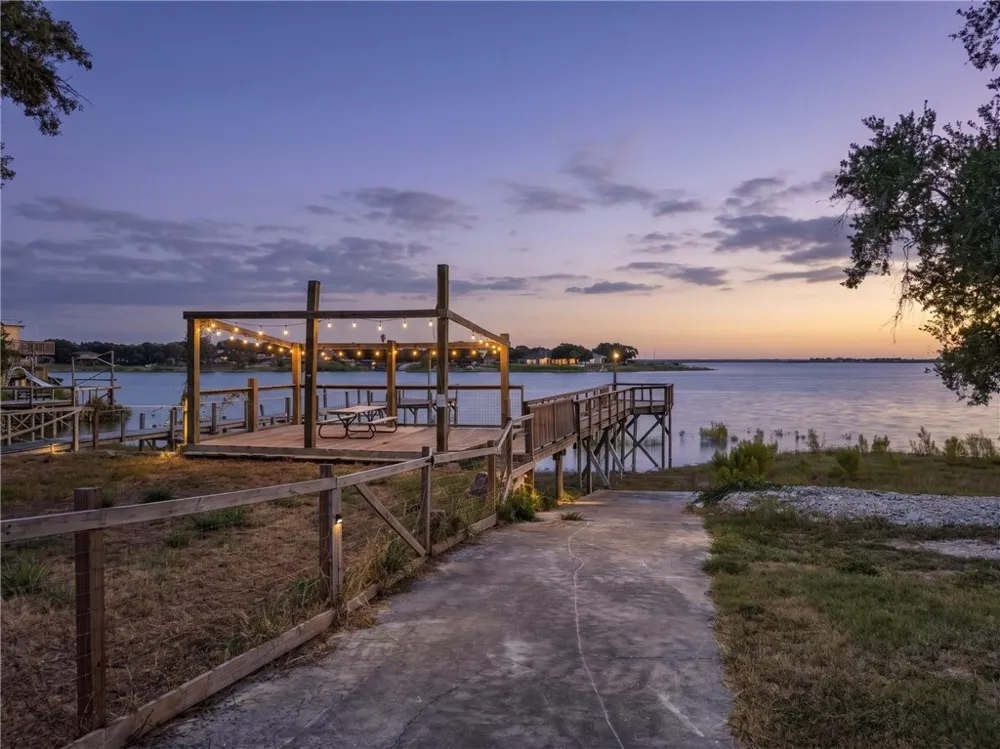 196 E Lake View Trail Sandia, TX 78383