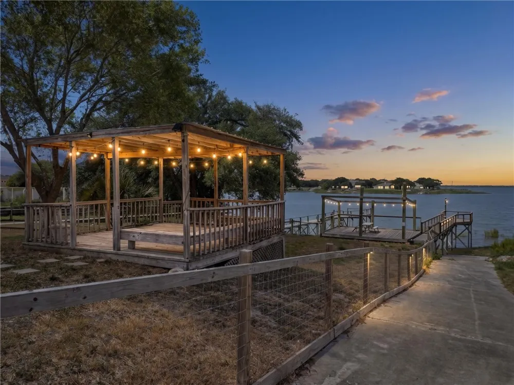 196 E Lake View Trail Sandia, TX 78383