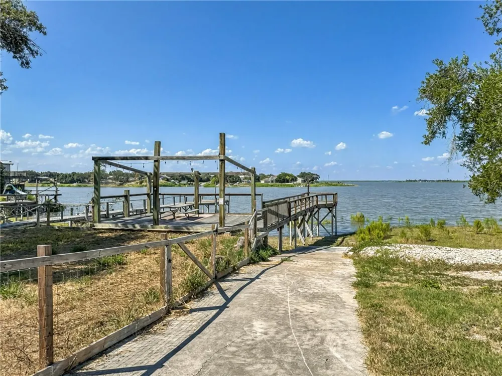 196 E Lake View Trail Sandia, TX 78383