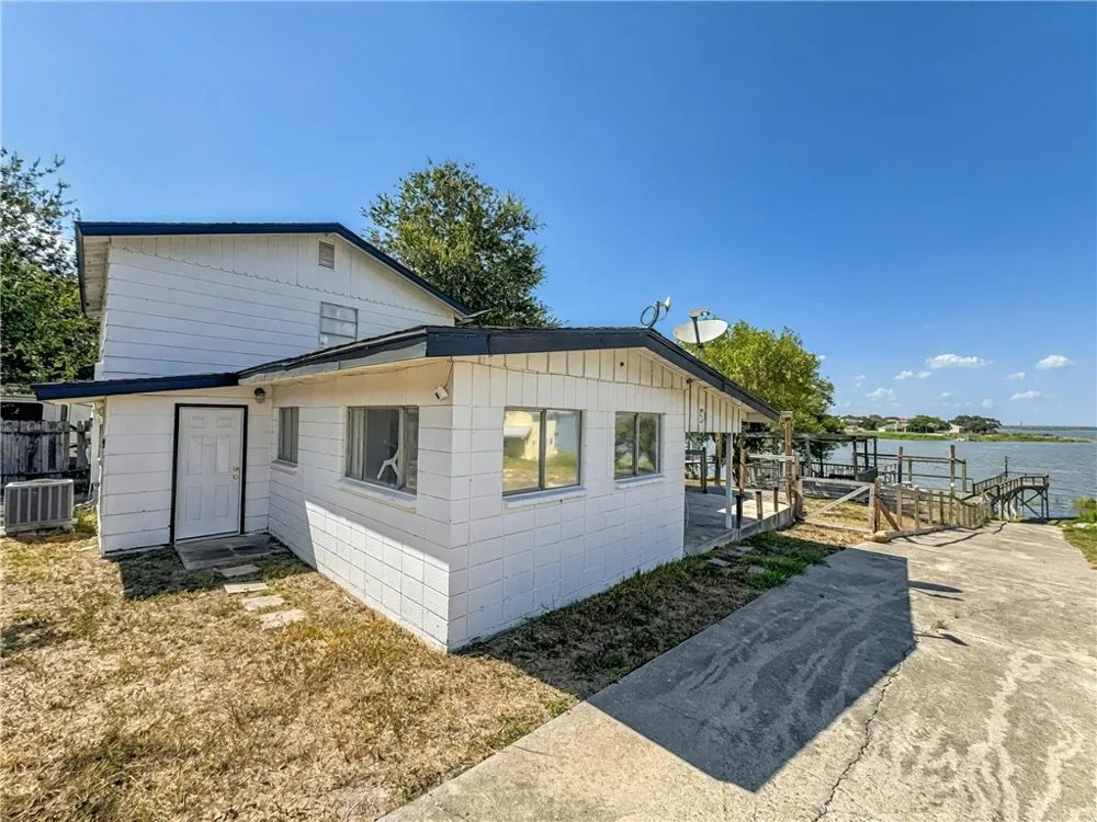 196 E Lake View Trail Sandia, TX 78383