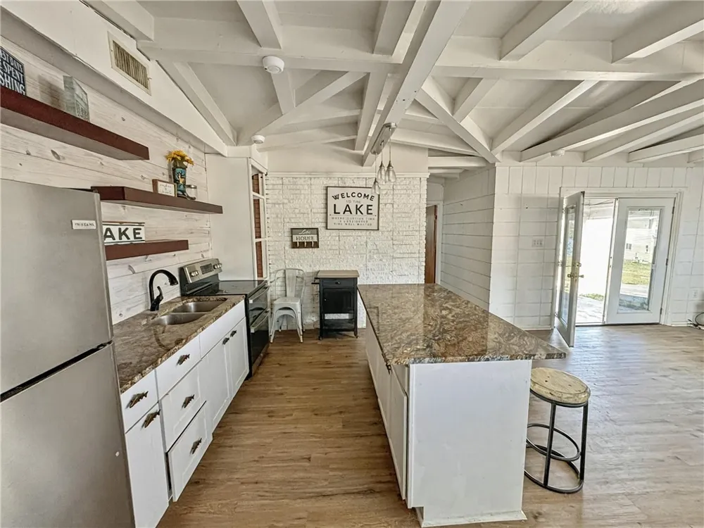 196 E Lake View Trail Sandia, TX 78383