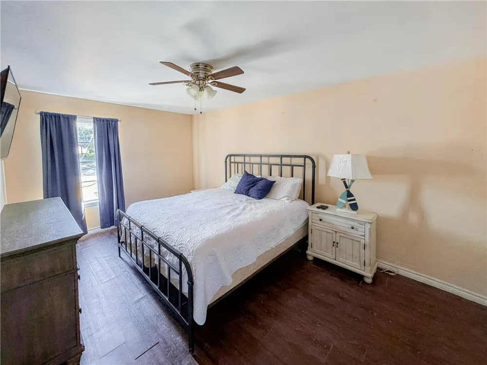 196 E Lake View Trail Sandia, TX 78383