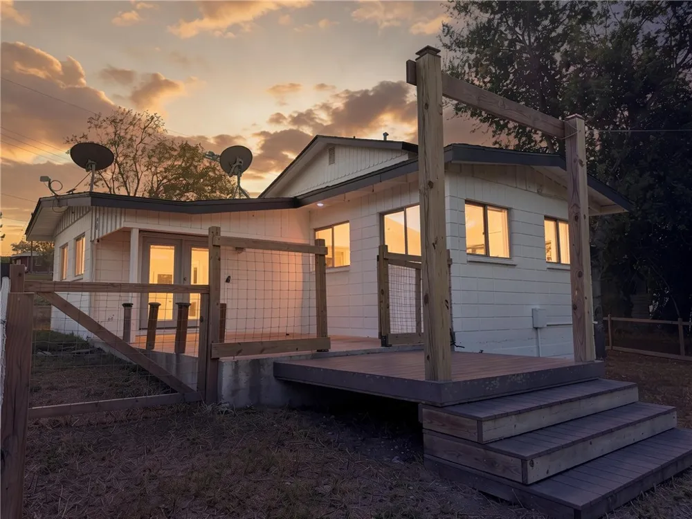 196 E Lake View Trail Sandia, TX 78383
