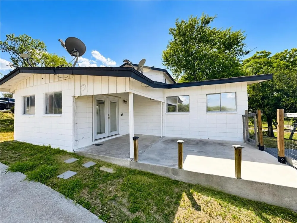 196 E Lake View Trail Sandia, TX 78383