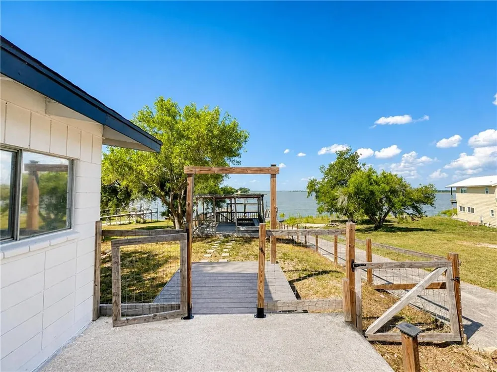196 E Lake View Trail Sandia, TX 78383