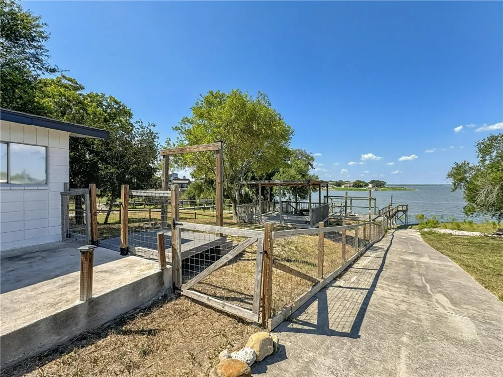 196 E Lake View Trail Sandia, TX 78383