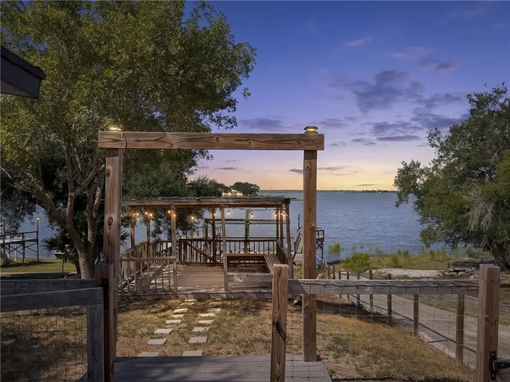 196 E Lake View Trail Sandia, TX 78383