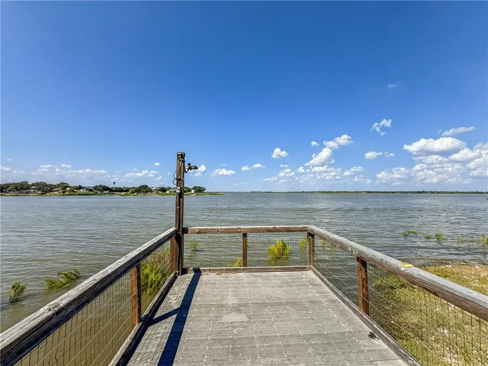 196 E Lake View Trail Sandia, TX 78383