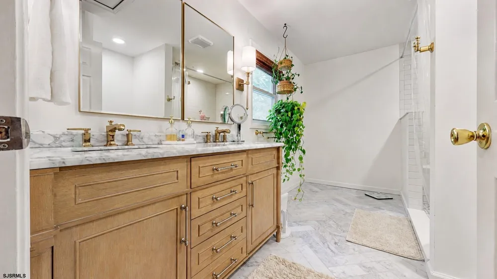 1207 10th Ave Dorothy, NJ 08317