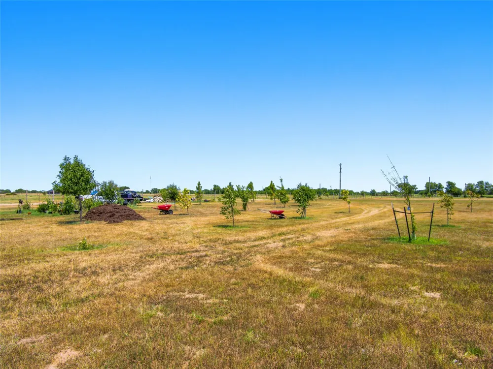 402 County Road 3422 Wills Point, TX 75169
