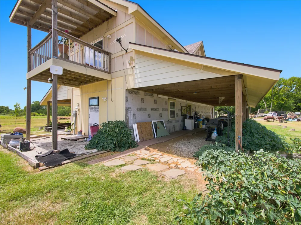 402 County Road 3422 Wills Point, TX 75169