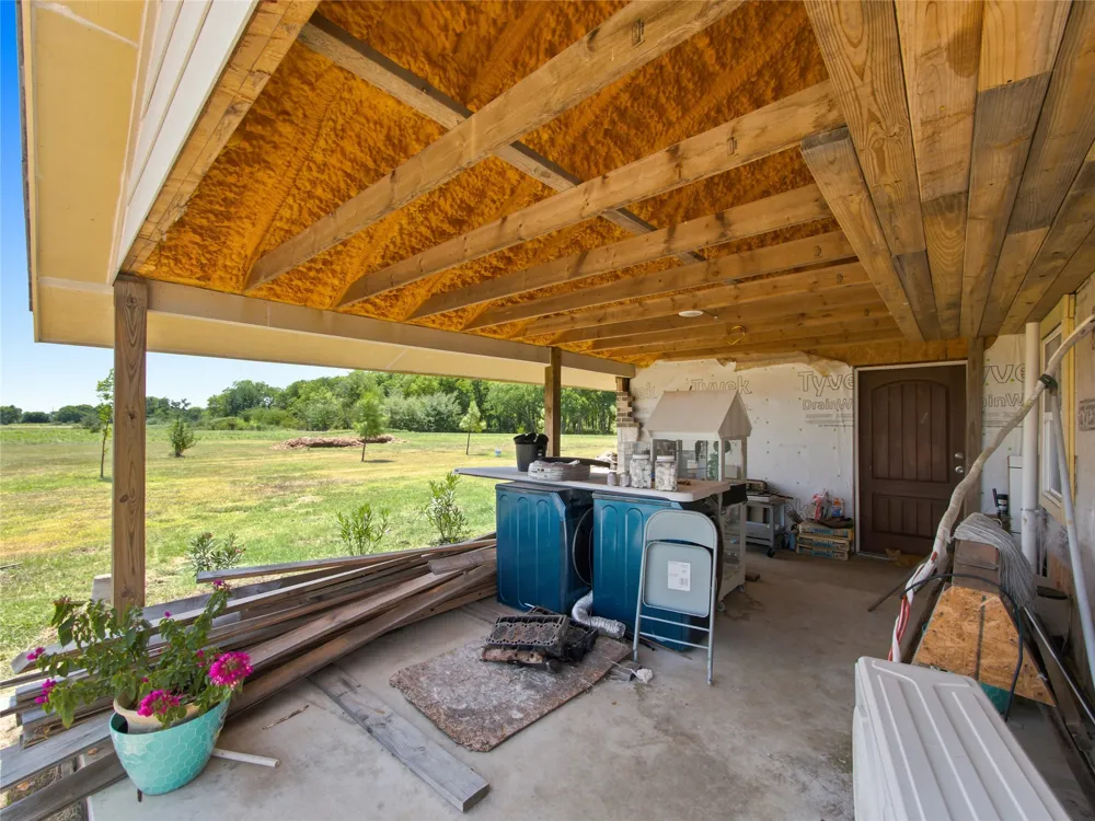 402 County Road 3422 Wills Point, TX 75169