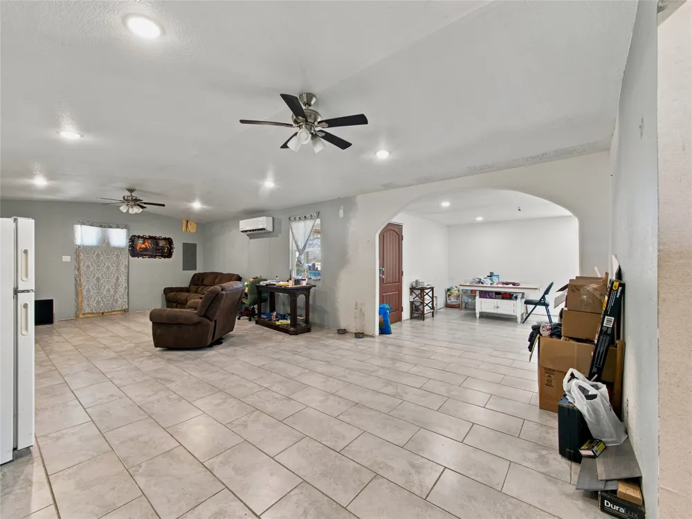 402 County Road 3422 Wills Point, TX 75169