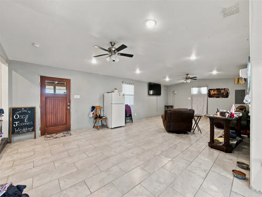 402 County Road 3422 Wills Point, TX 75169