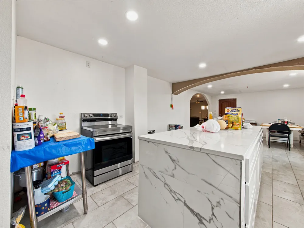 402 County Road 3422 Wills Point, TX 75169