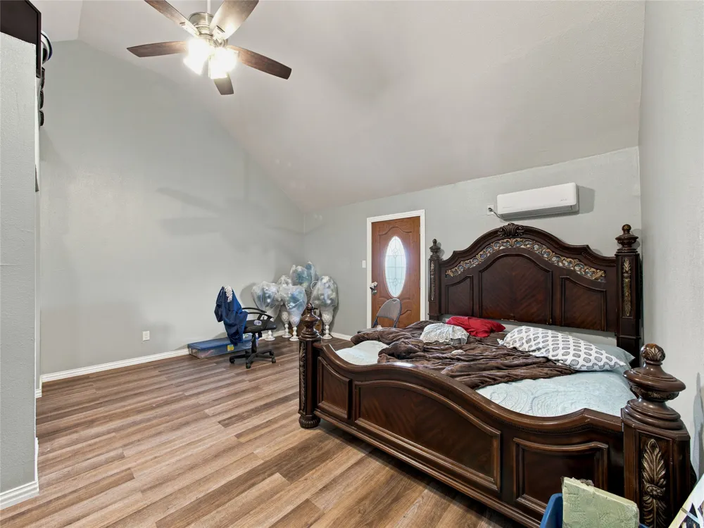 402 County Road 3422 Wills Point, TX 75169