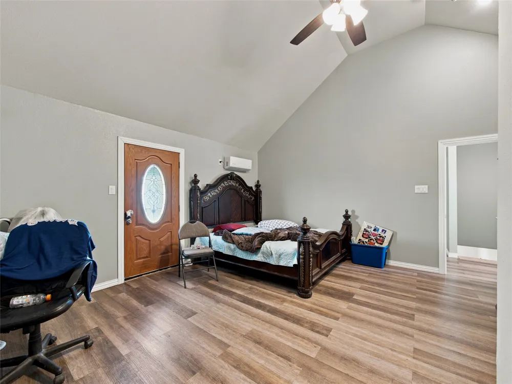 402 County Road 3422 Wills Point, TX 75169