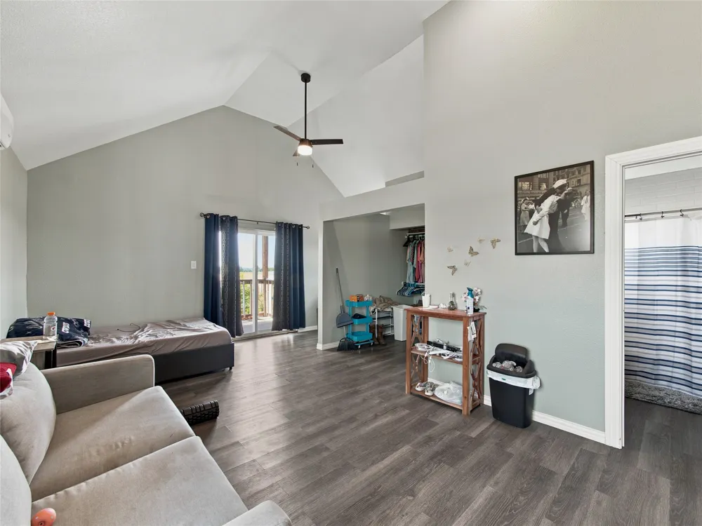 402 County Road 3422 Wills Point, TX 75169