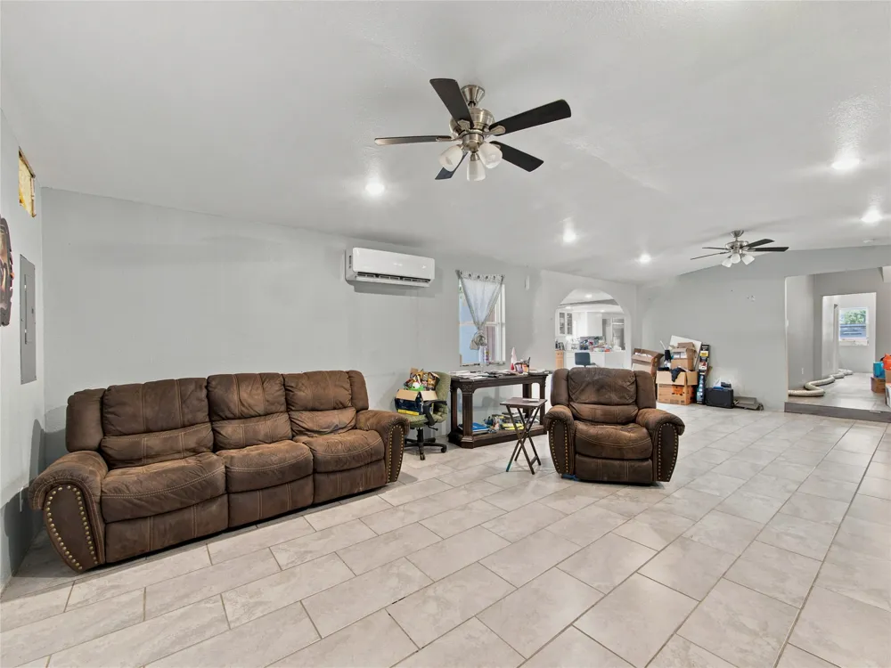 402 County Road 3422 Wills Point, TX 75169