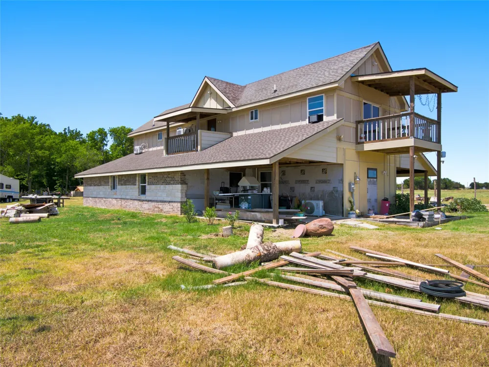 402 County Road 3422 Wills Point, TX 75169