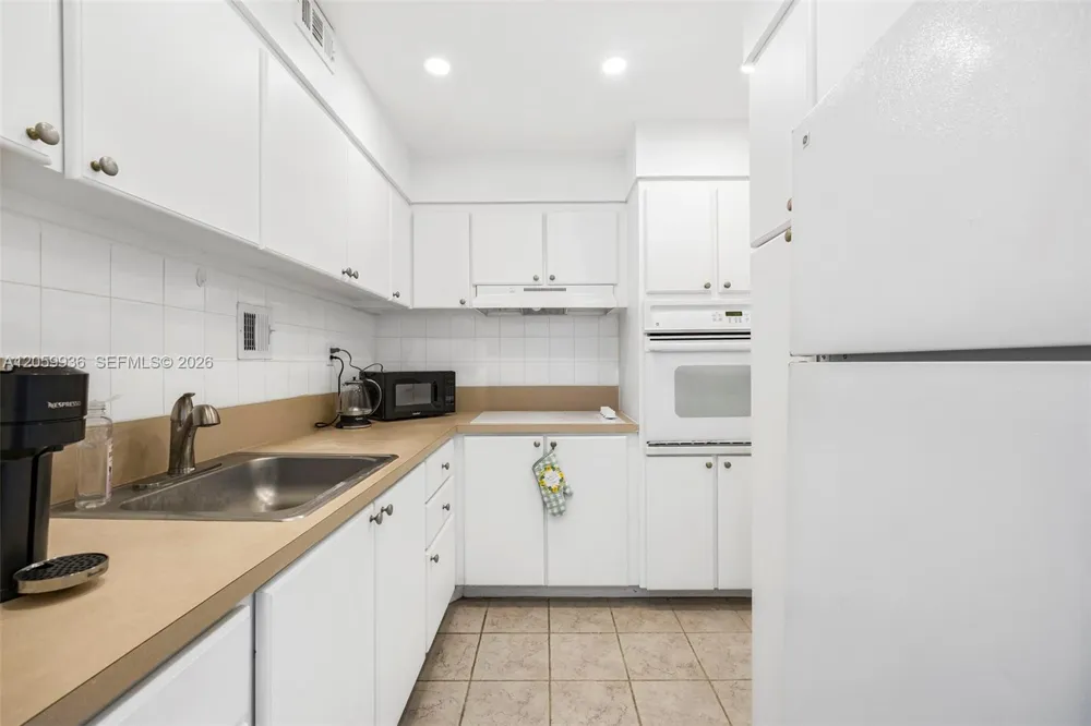 1200 West Ave #1419 Miami Beach, FL 33139