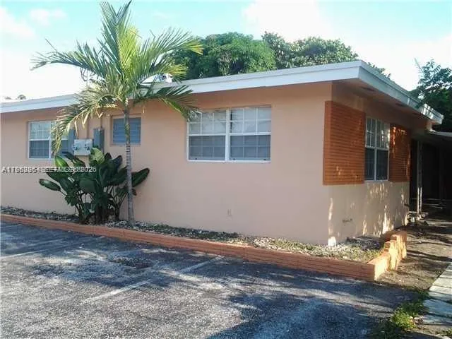 2016 NE 26th St #2 Wilton Manors, FL 33305