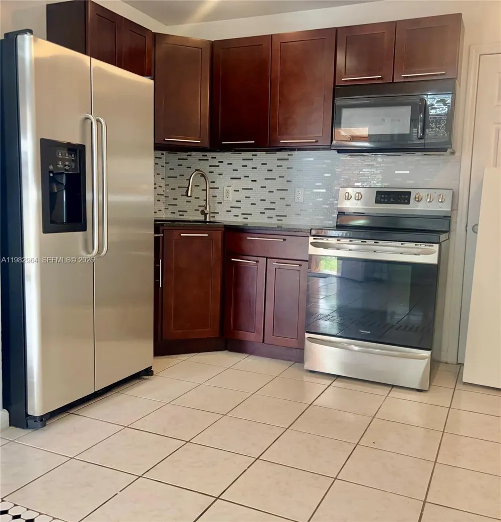 2016 NE 26th St #2 Wilton Manors, FL 33305