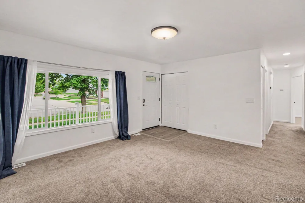 2177 Alexander Drive Troy City, MI 48083