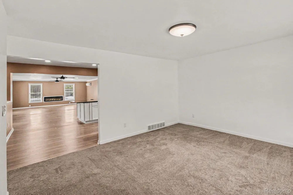 2177 Alexander Drive Troy City, MI 48083