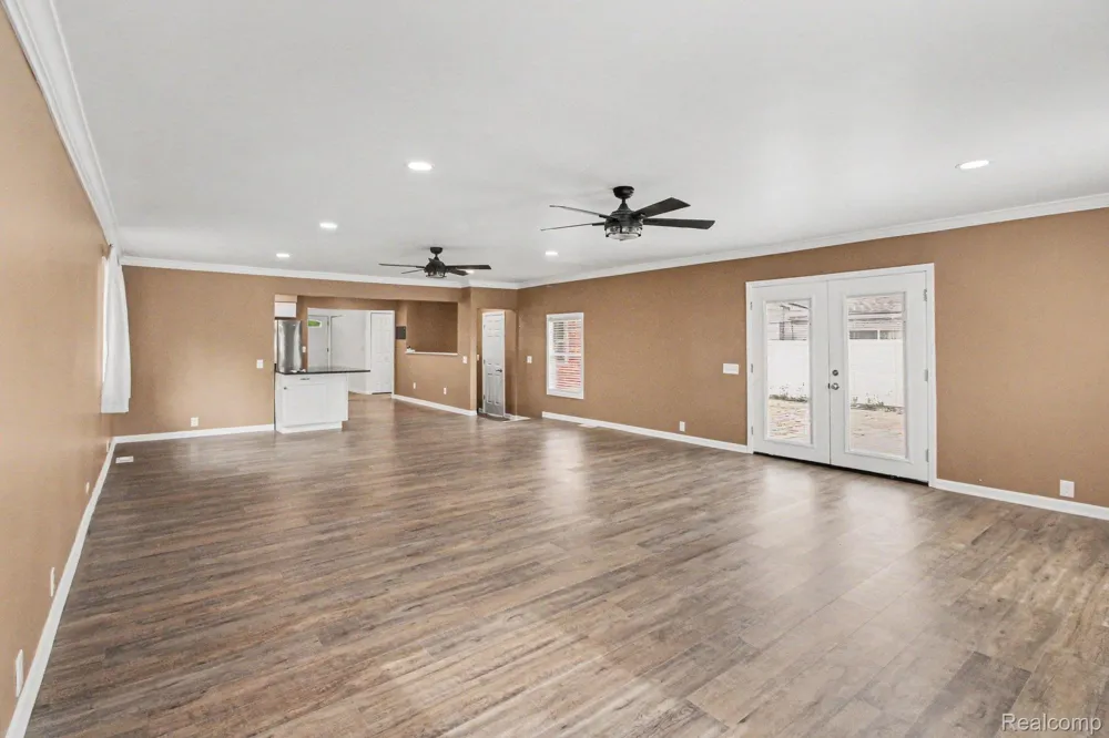 2177 Alexander Drive Troy City, MI 48083