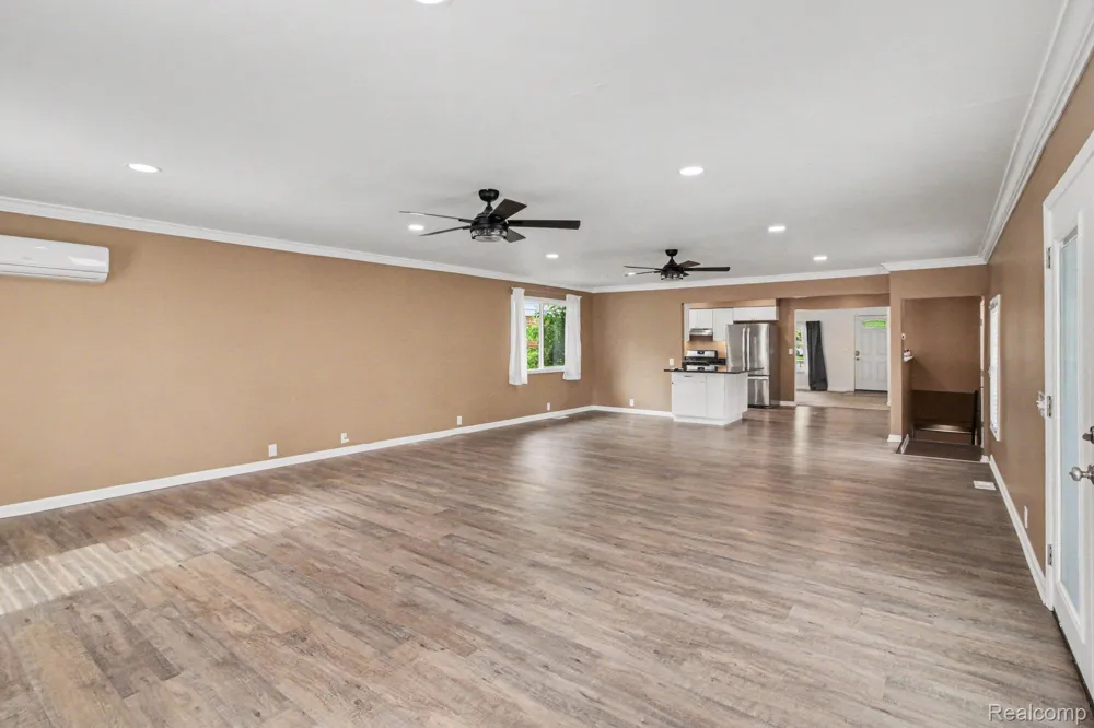 2177 Alexander Drive Troy City, MI 48083