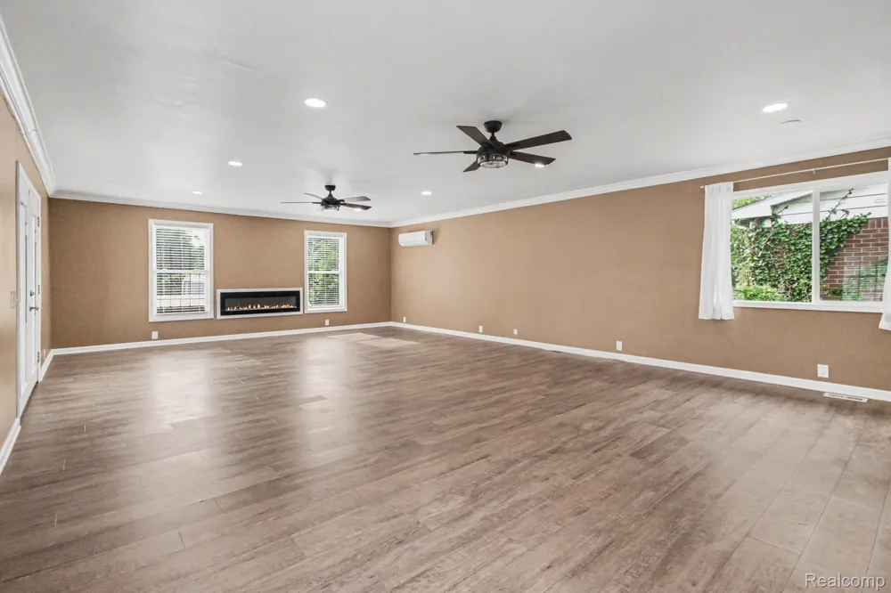 2177 Alexander Drive Troy City, MI 48083