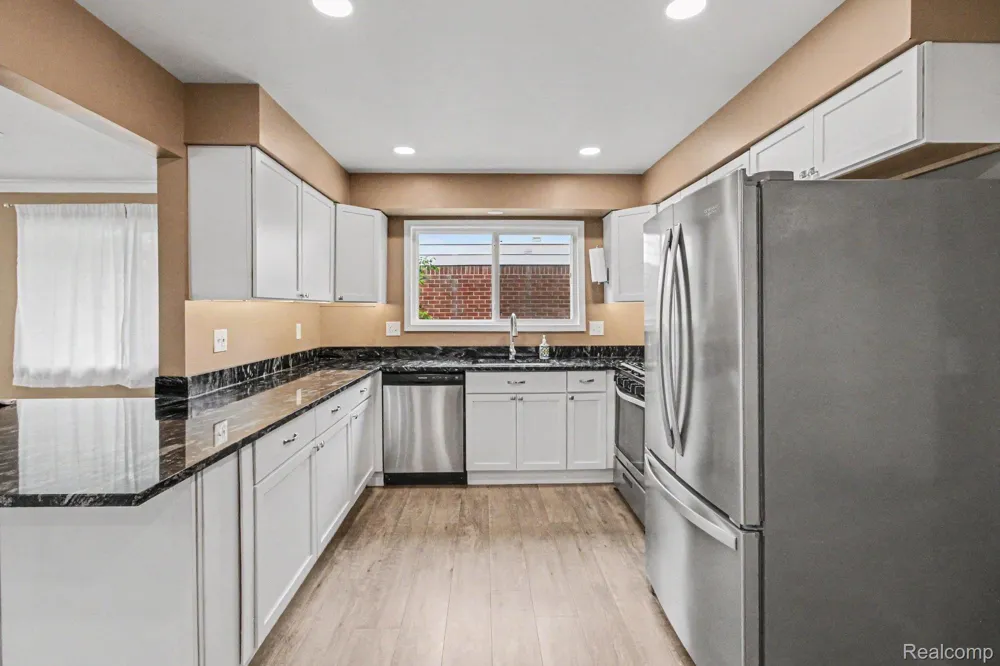 2177 Alexander Drive Troy City, MI 48083