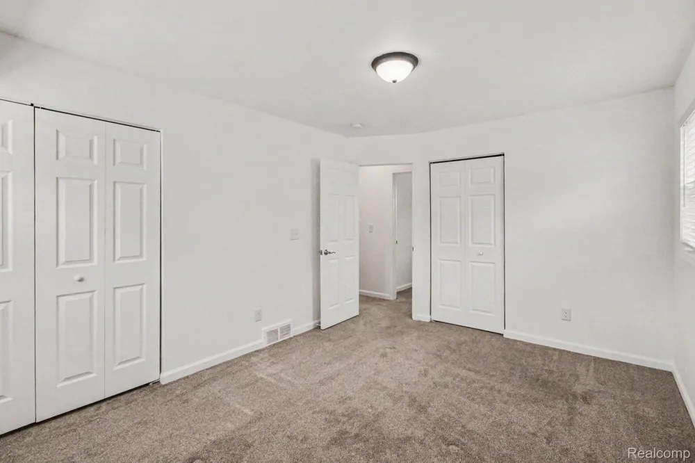 2177 Alexander Drive Troy City, MI 48083