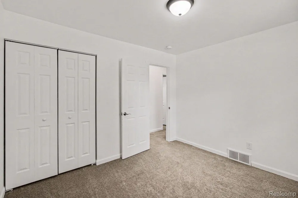 2177 Alexander Drive Troy City, MI 48083