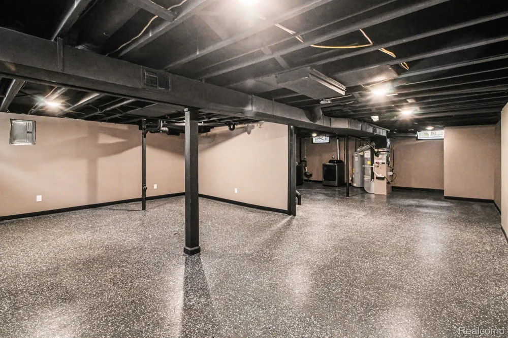 2177 Alexander Drive Troy City, MI 48083