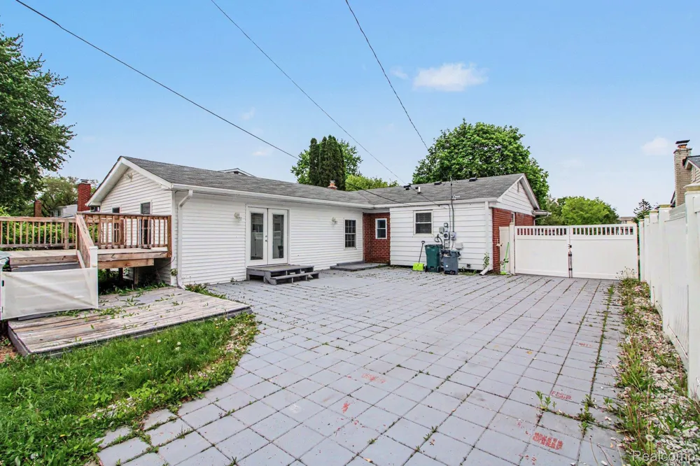 2177 Alexander Drive Troy City, MI 48083
