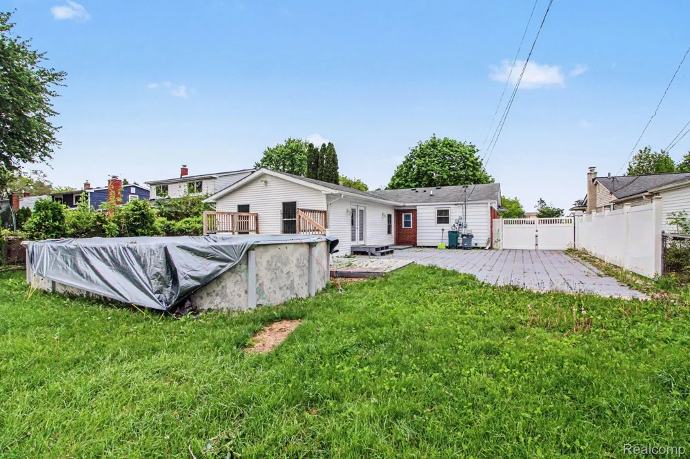 2177 Alexander Drive Troy City, MI 48083