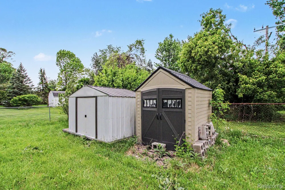 2177 Alexander Drive Troy City, MI 48083