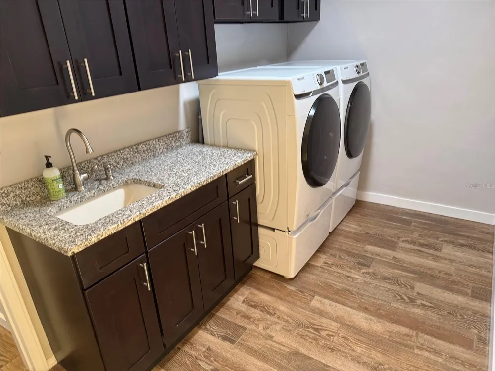 98 DADE AVENUE Sarasota, FL 34232