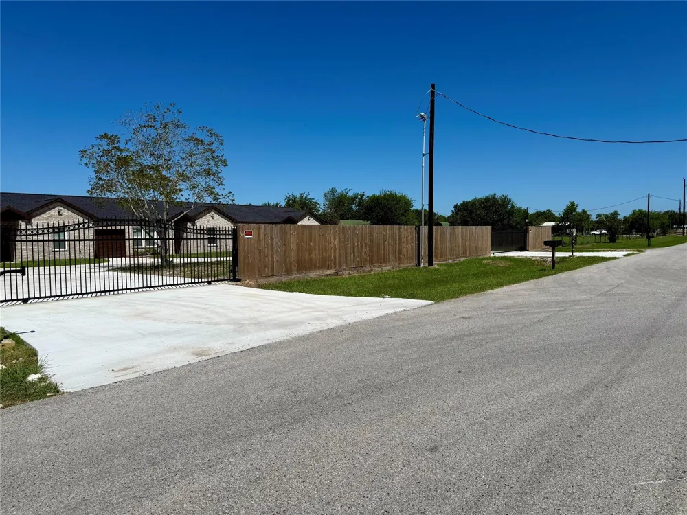 9508 Quaker Court #B Rosharon, TX 77583
