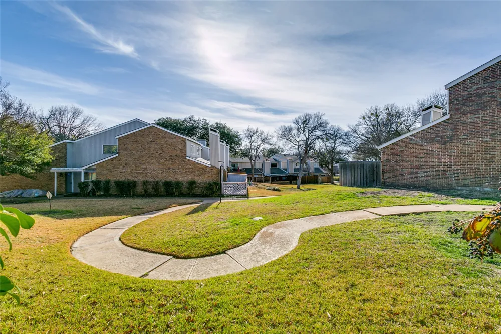 2112 MistyMeadow Court Carrollton, TX 75006