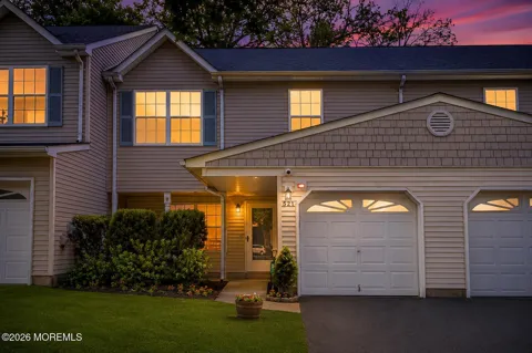 521 Woodbine Lane