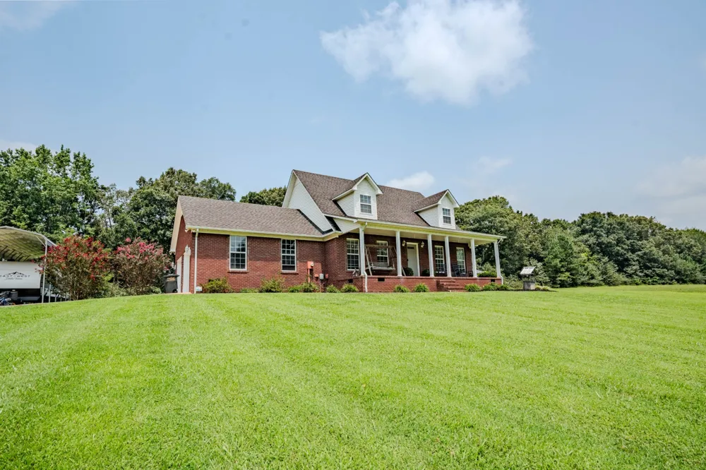 57 Old Jackson Hwy Leoma, TN 38468