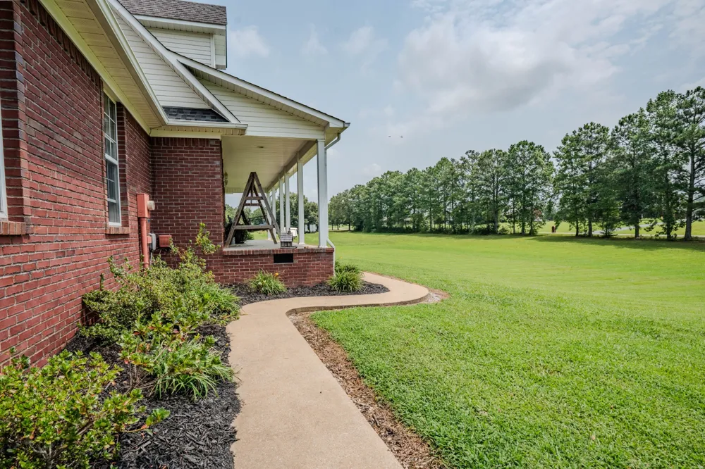 57 Old Jackson Hwy Leoma, TN 38468
