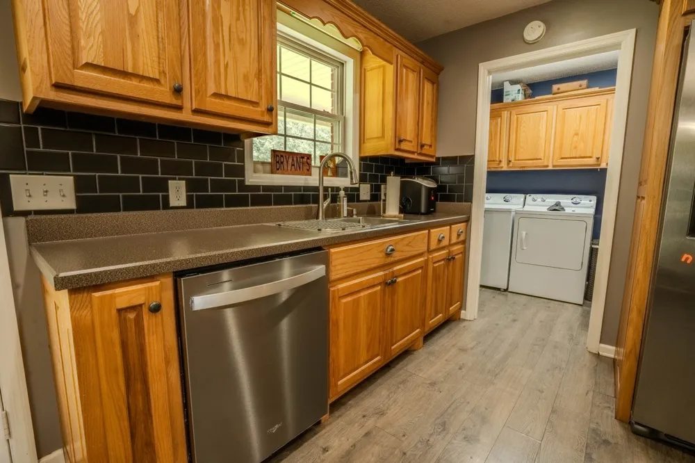 57 Old Jackson Hwy Leoma, TN 38468