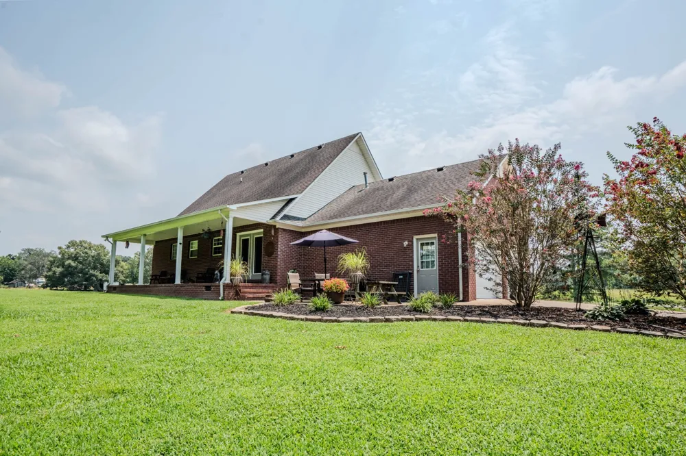 57 Old Jackson Hwy Leoma, TN 38468