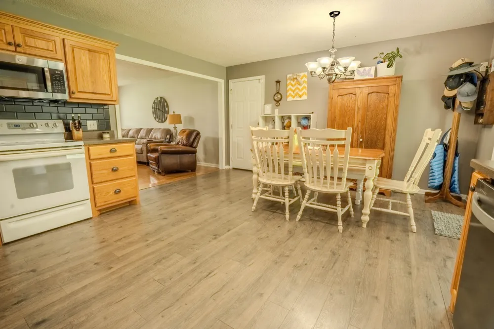 57 Old Jackson Hwy Leoma, TN 38468